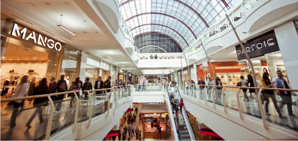 La afluencia a los centros comerciales cae un 0,4% en septiembre